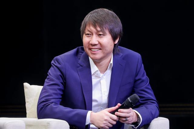 开云体育-从得主变嘉宾 李铁盛赞中国金球奖传递榜样的力量